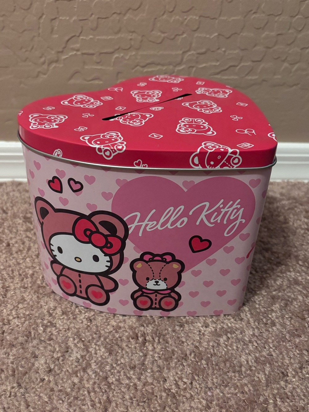 Hello Kitty Valentines tin box